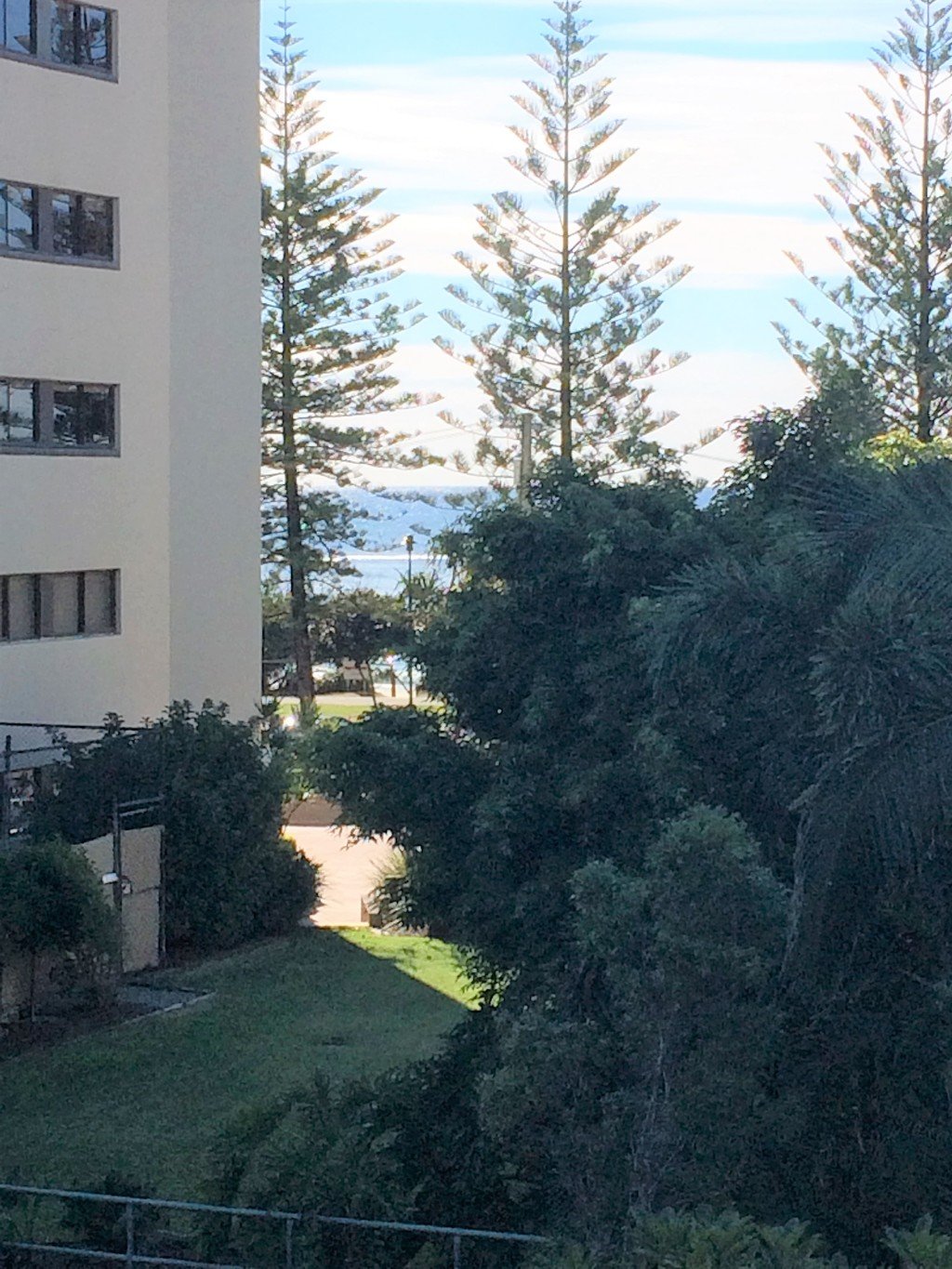 11/1925 Gold Coast Highway BURLEIGH HEADS 10