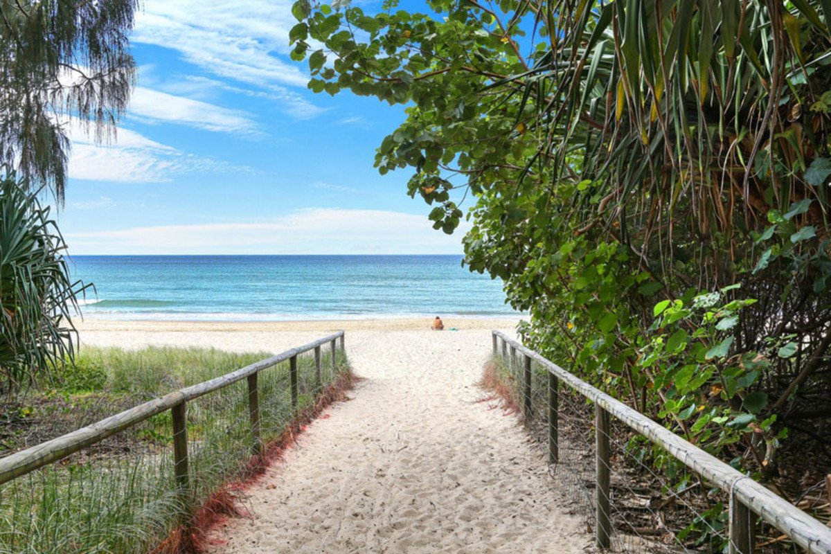 11/1931 Gold Coast Highway Burleigh Heads 14