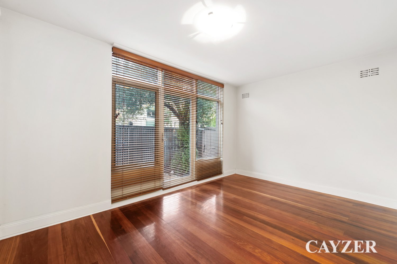 Gallery: 1/11A Pine Avenue