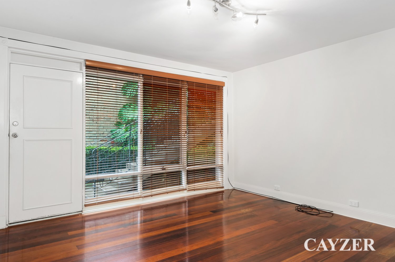 Gallery: 1/11A Pine Avenue