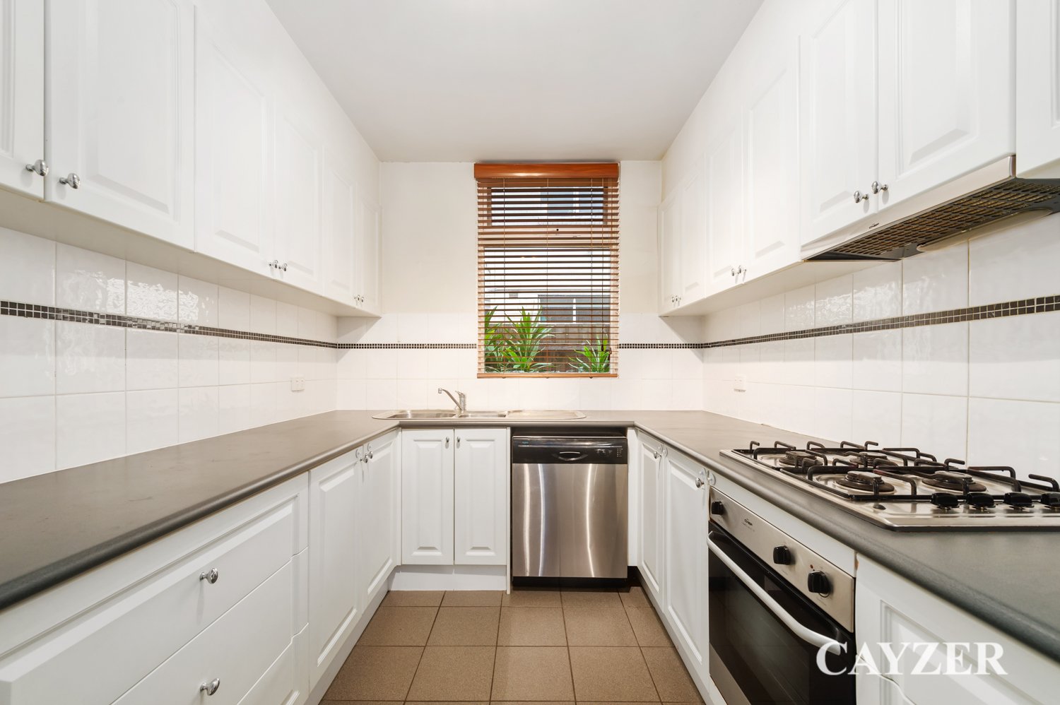 Gallery: 1/11A Pine Avenue