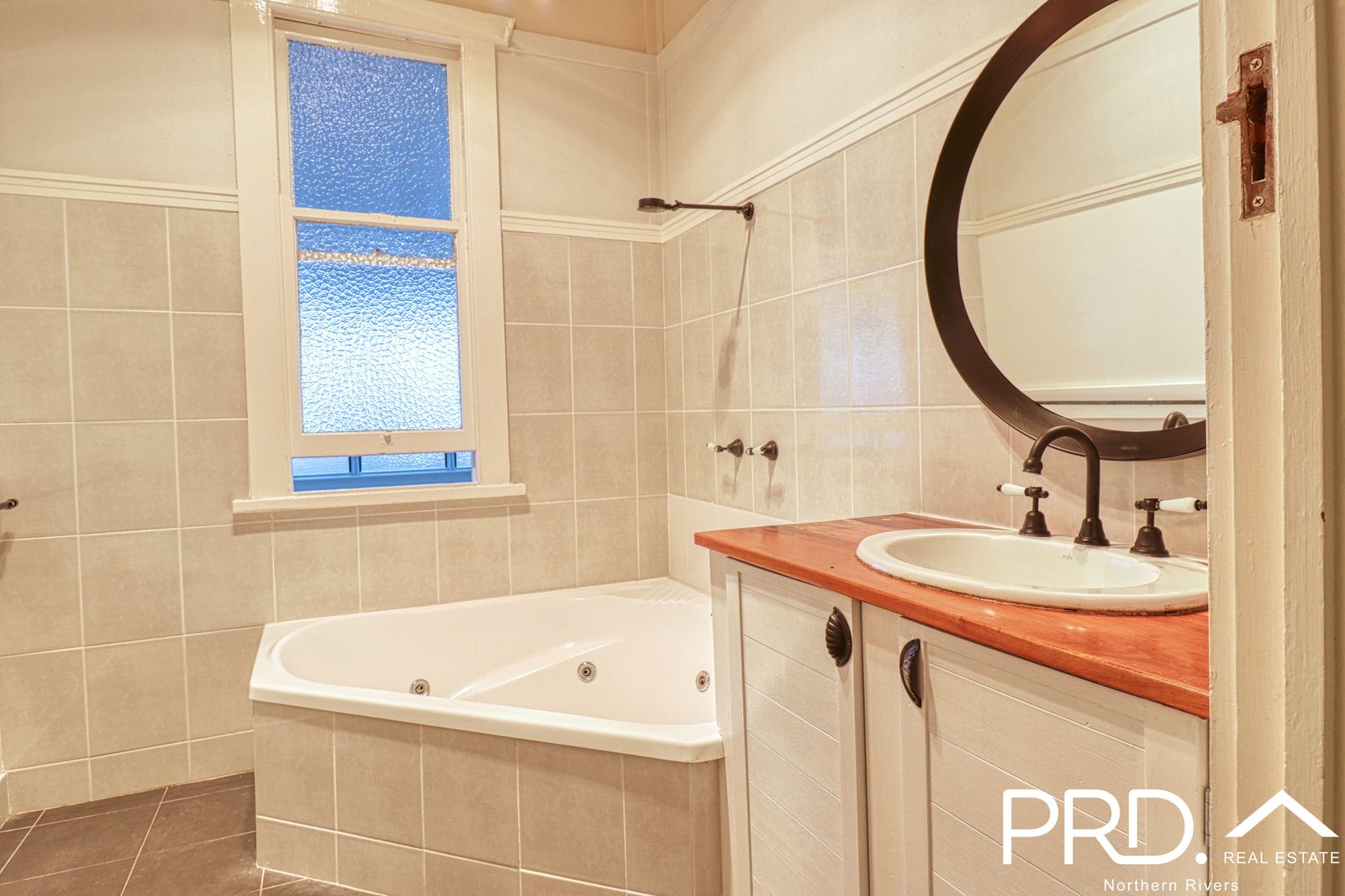 1/12-14 River Street CASINO 6