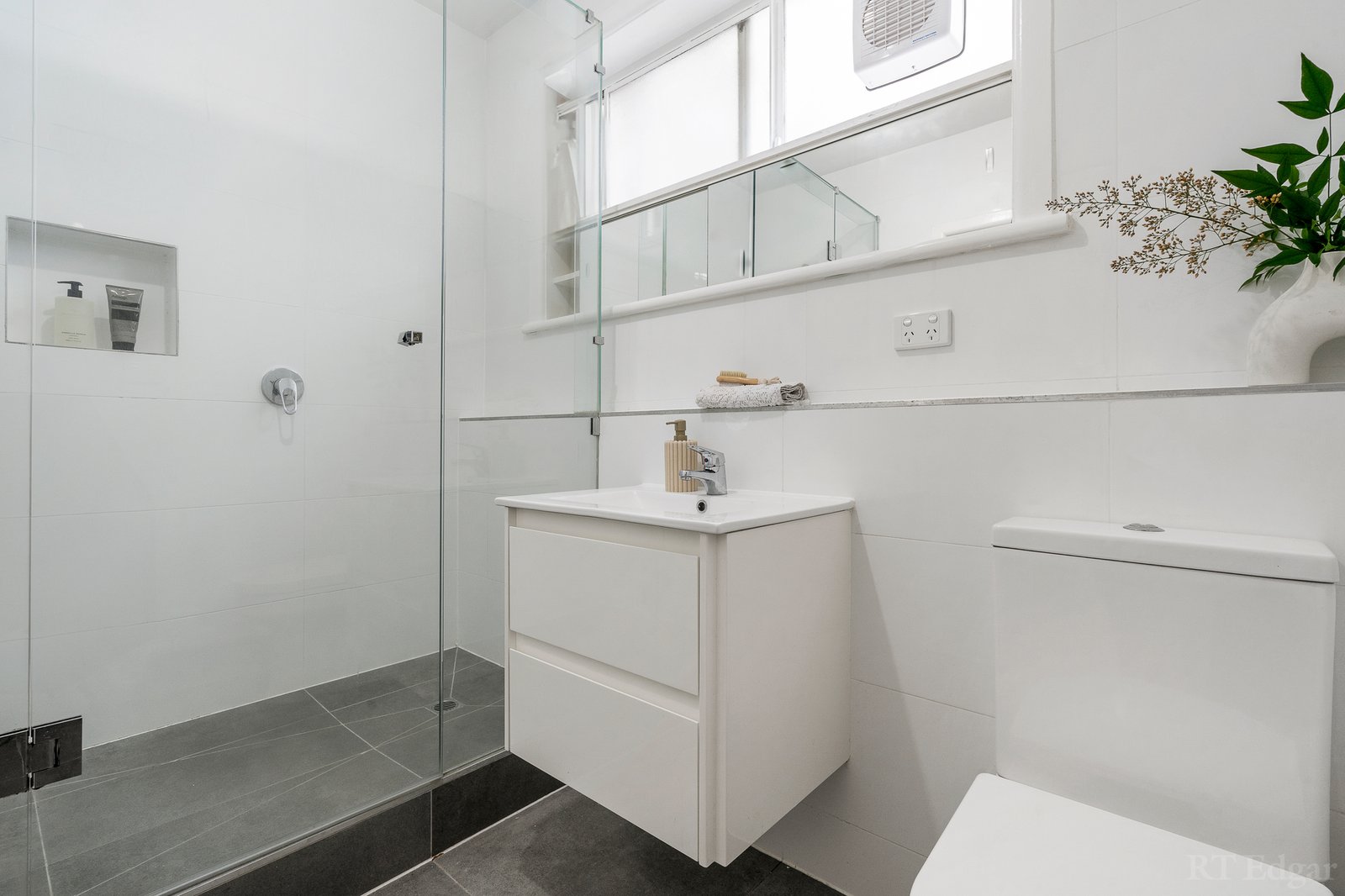 Real Estate and Property in 1/12 Belmont Avenue, Glen Iris, VIC