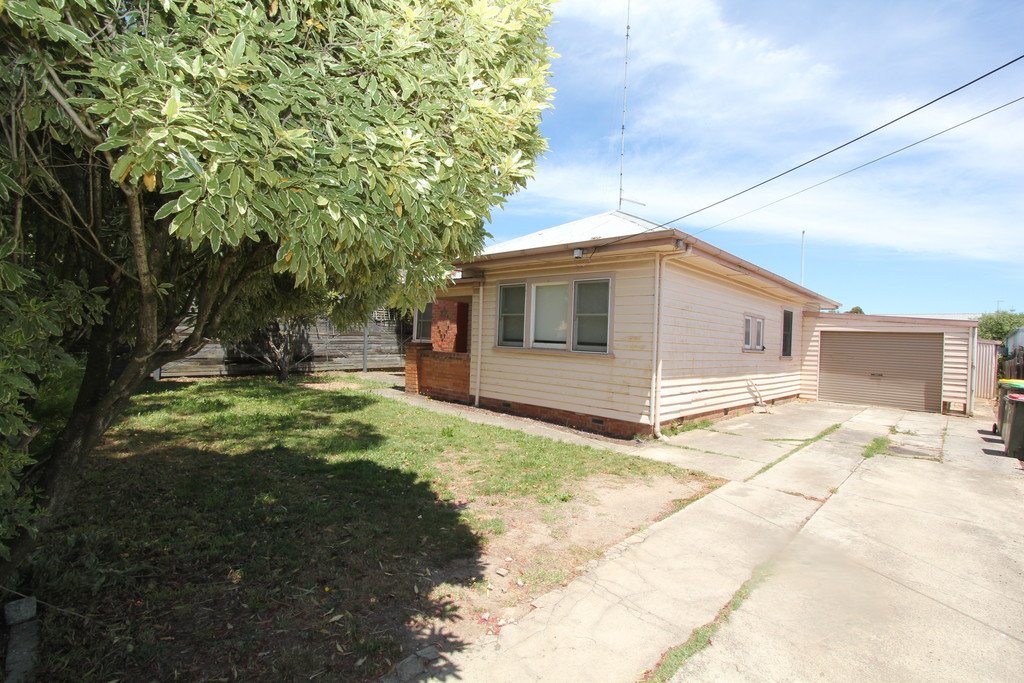 112 Beverin Street SEBASTOPOL 1