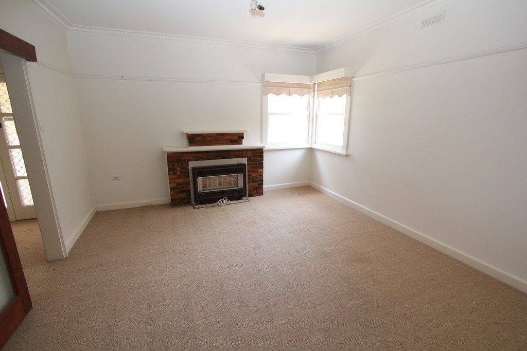 112 Beverin Street SEBASTOPOL 3