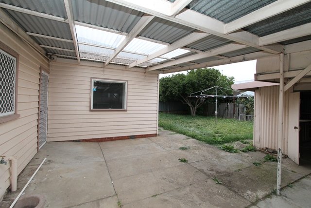 112 Beverin Street SEBASTOPOL 9