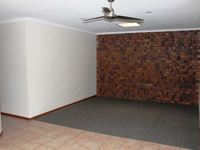 1/12 Chapple Court BOYNE ISLAND 8