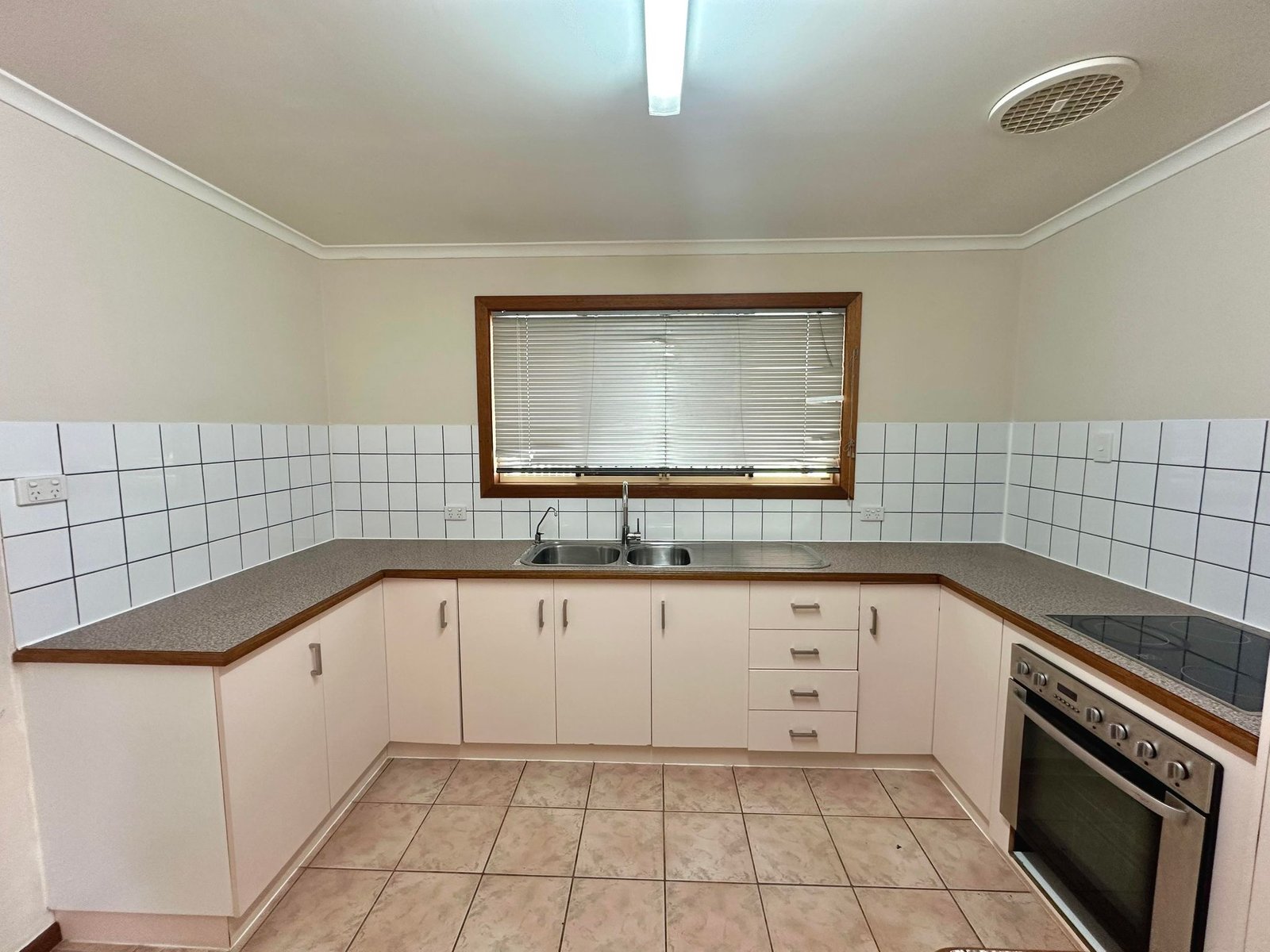 1/12 Chapple Court BOYNE ISLAND 2