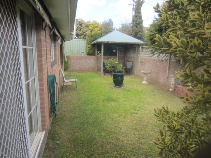 1/12 Denne Street TAMWORTH 2