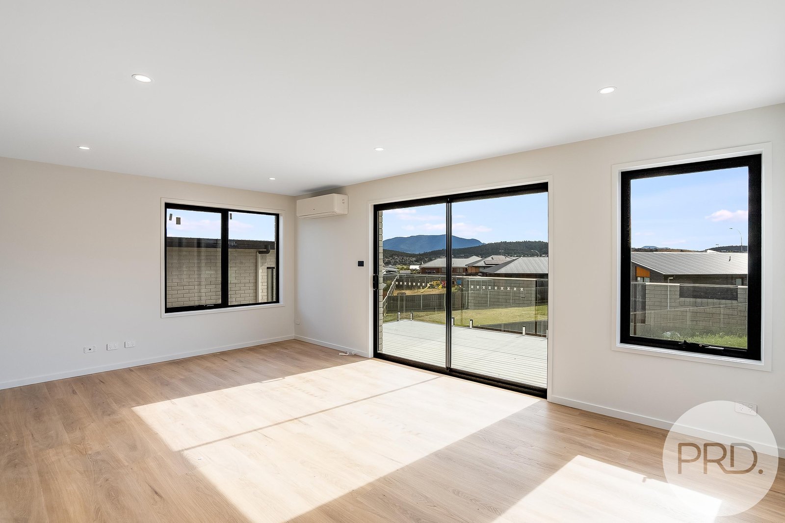 1/12 Garrett Court OAKDOWNS 3