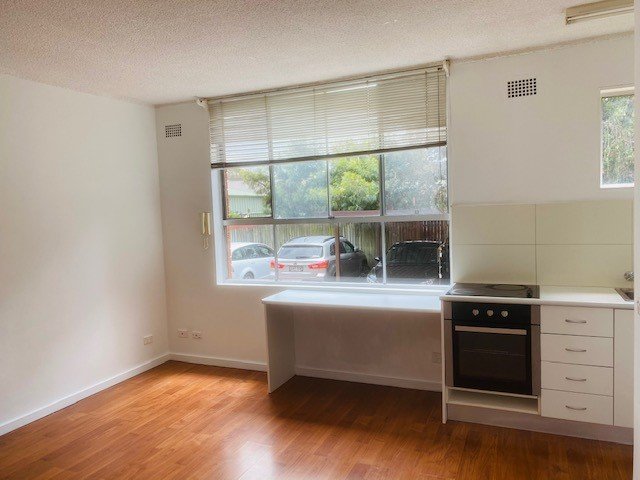 1/12 Grafton Crescent DEE WHY 3