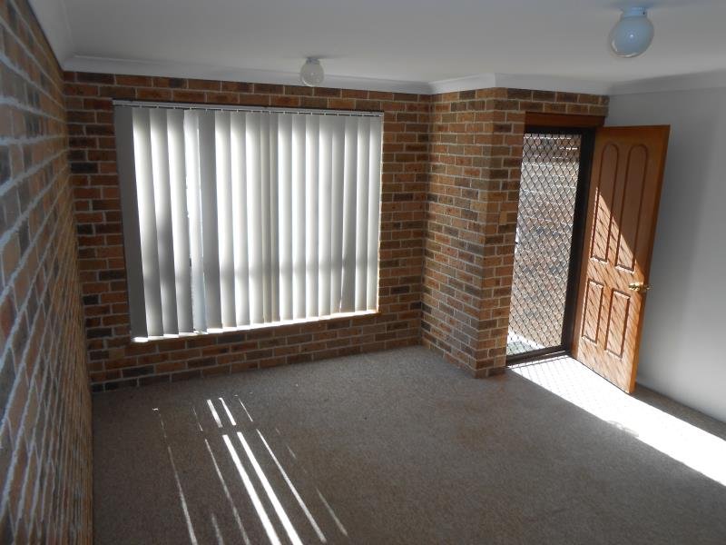 1/12 Illoura Street TAMWORTH 5