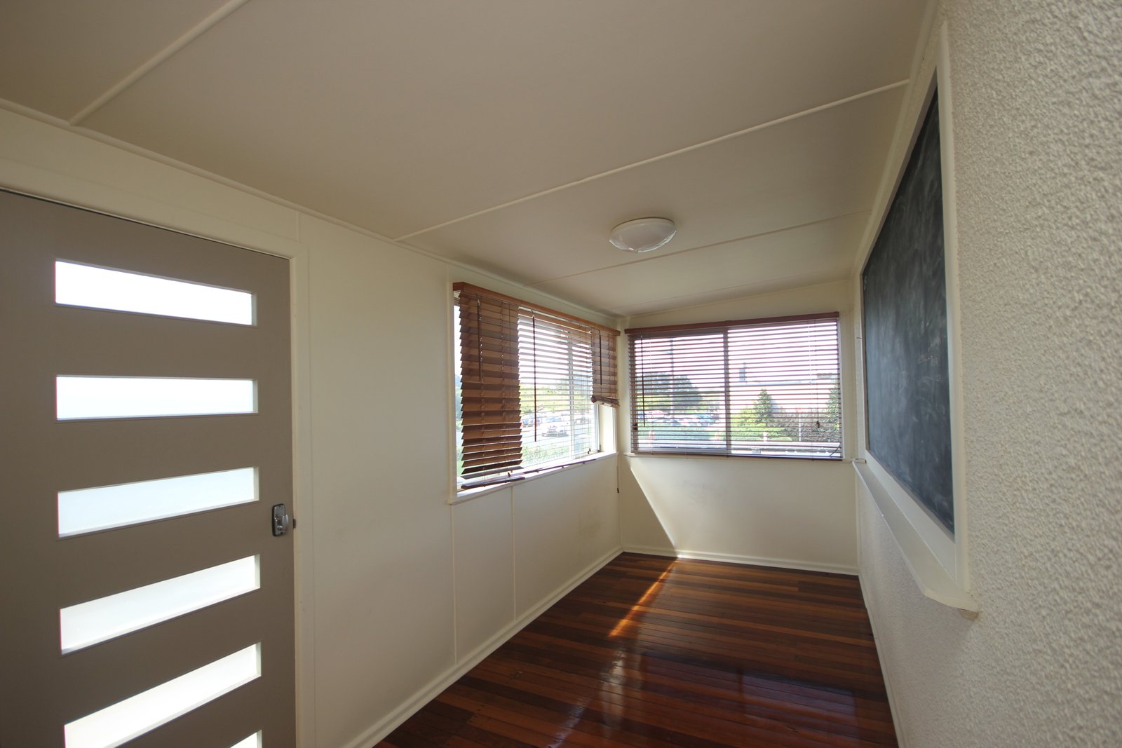 1/12 Lake Street LAURIETON 3