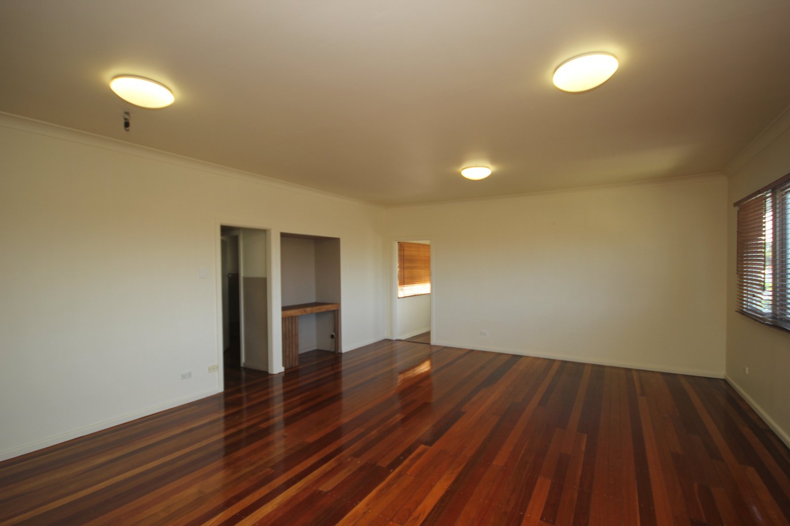 1/12 Lake Street LAURIETON 5