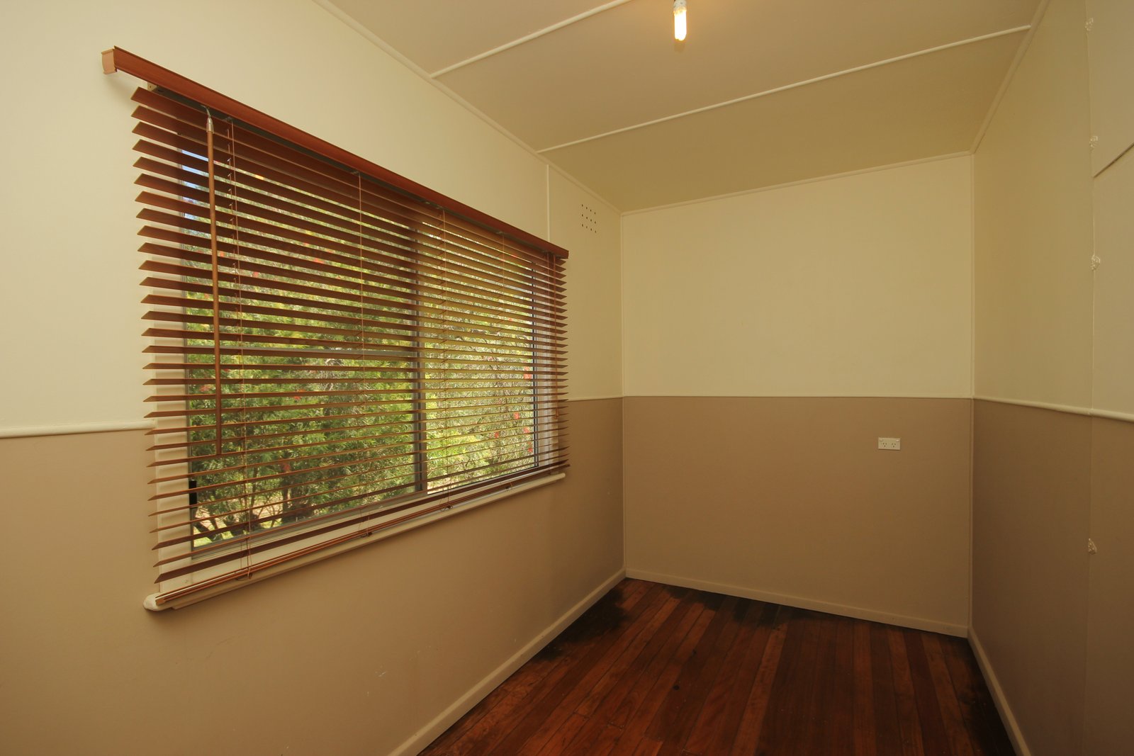 1/12 Lake Street LAURIETON 9