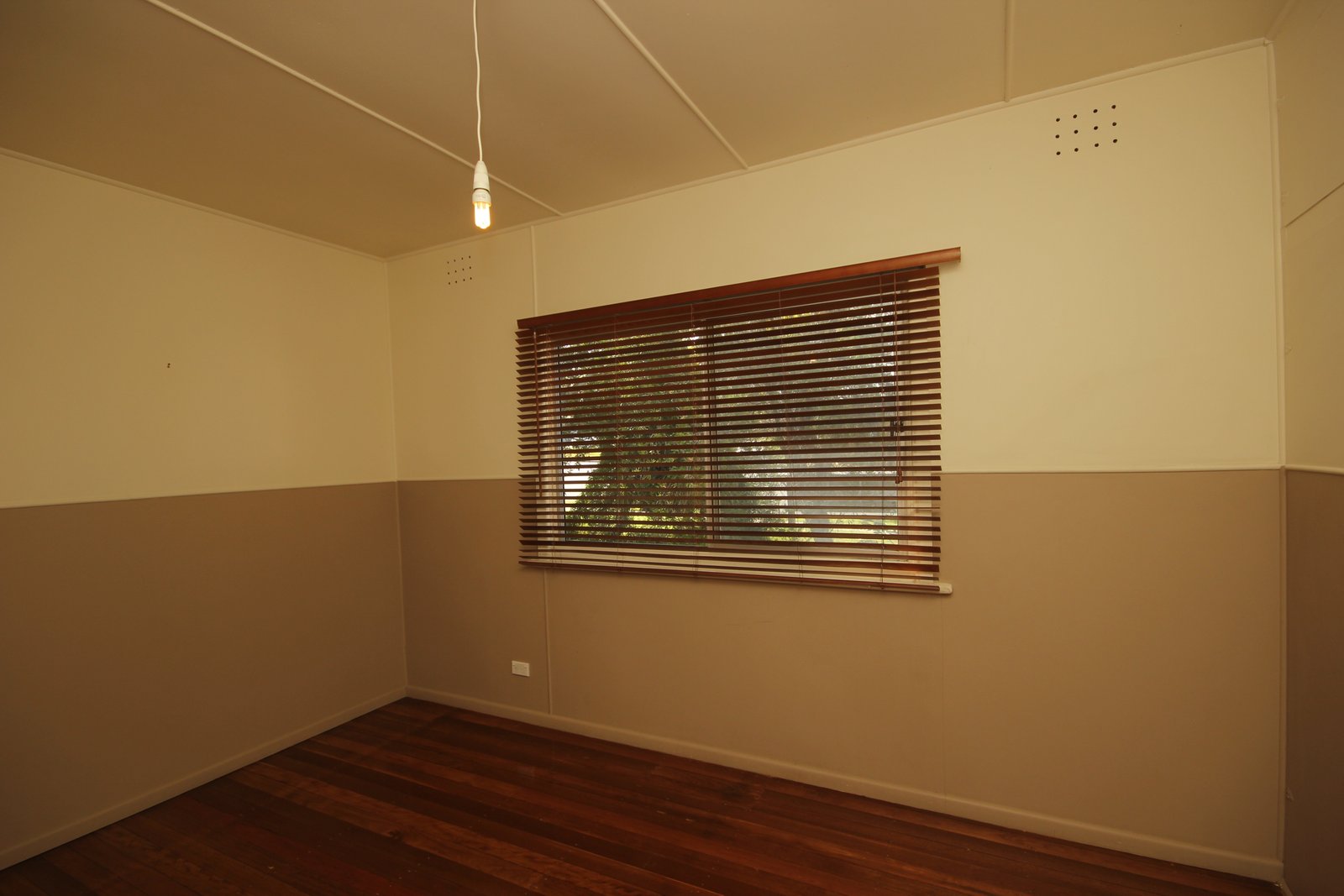 1/12 Lake Street LAURIETON 10