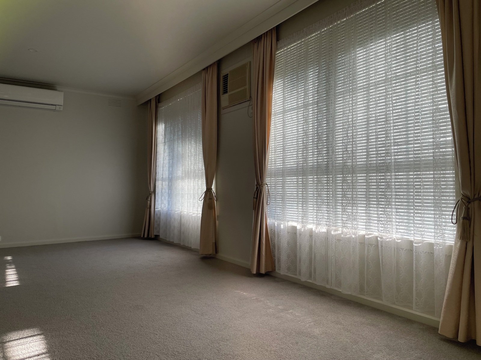 Gallery: 1/12 Llewellyn Street