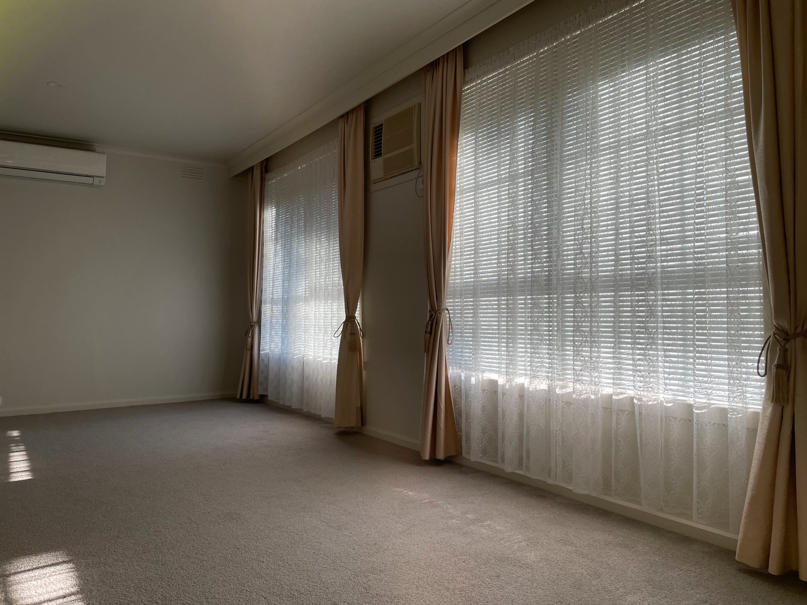 Gallery: 1/12 Llewellyn Street