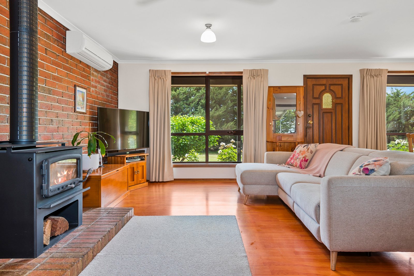 Real Estate and Property in 112 Mcdonalds Lane, Riddells Creek, VIC