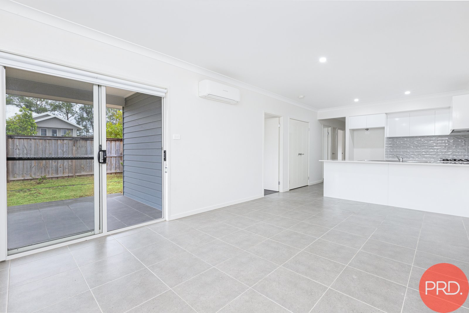 1/12 McGlinchey Crescent THORNTON 9