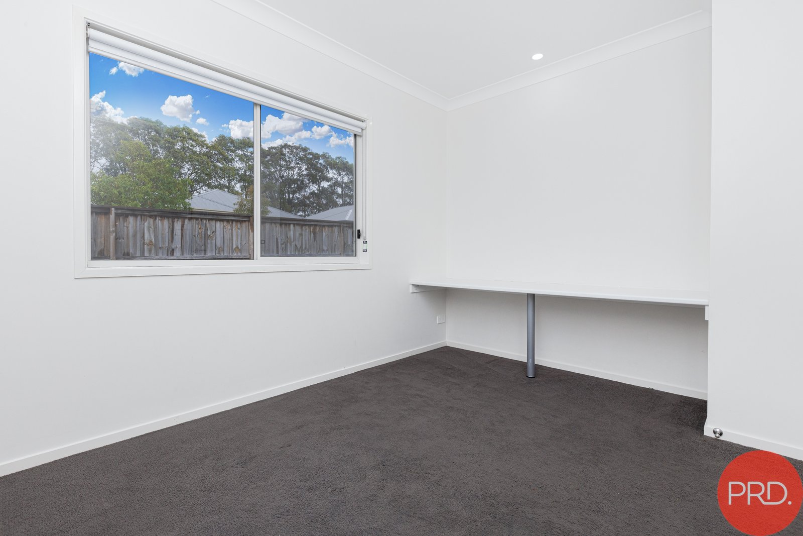 1/12 McGlinchey Crescent THORNTON 9