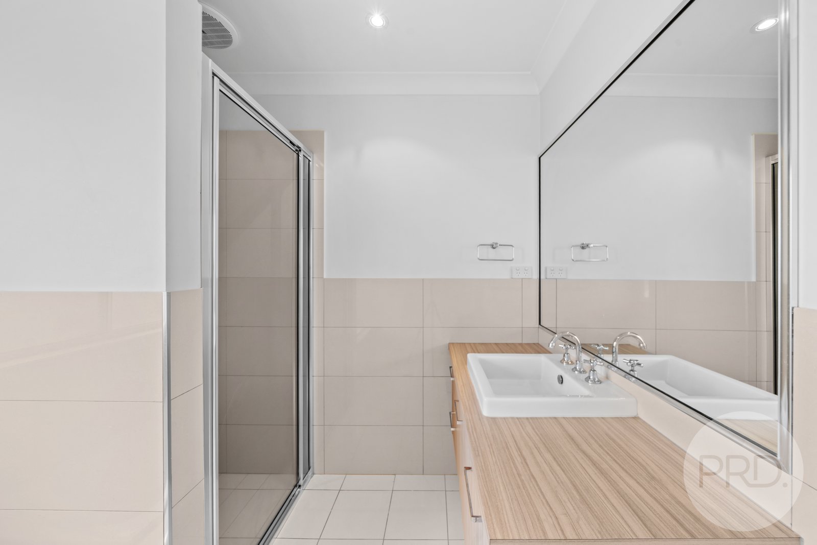 1/12 Murndal Place BOURKELANDS 7