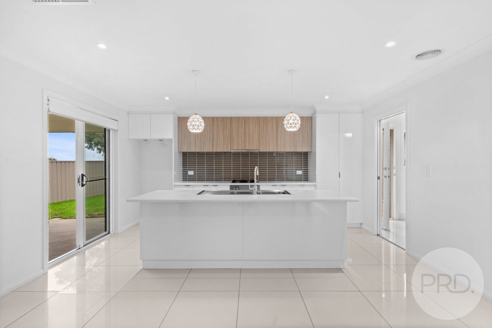 1/12 Murndal Place BOURKELANDS 8