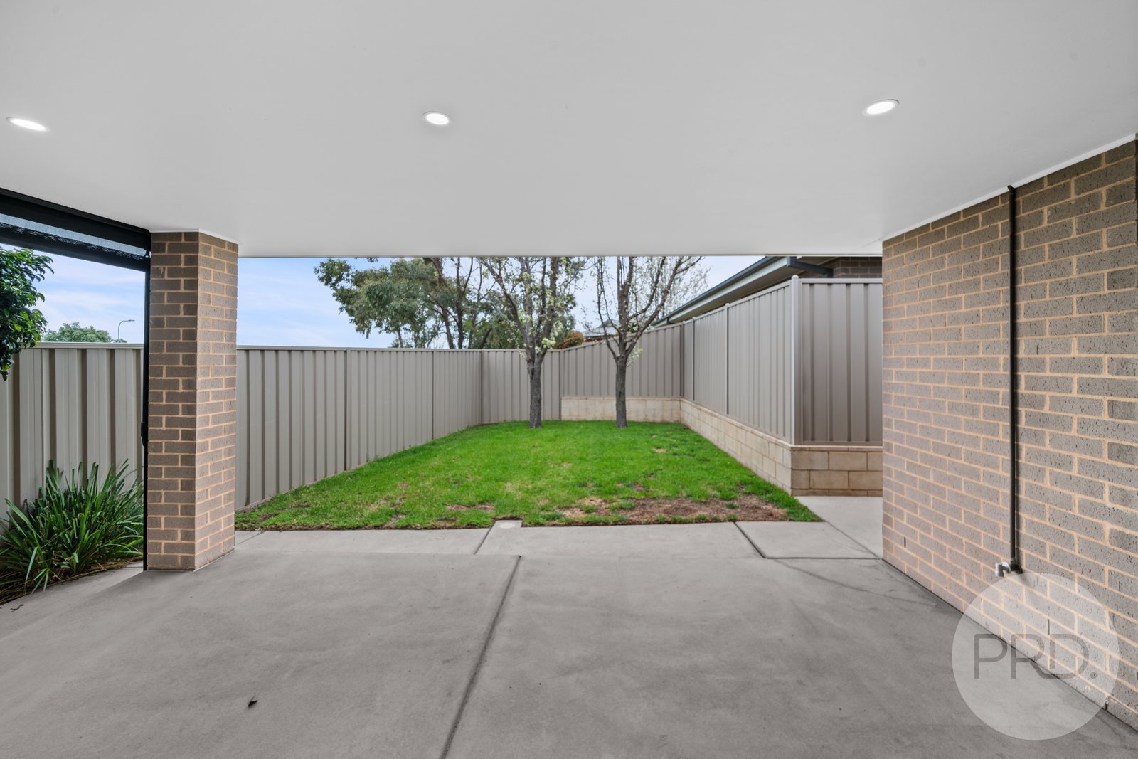 1/12 Murndal Place BOURKELANDS 9