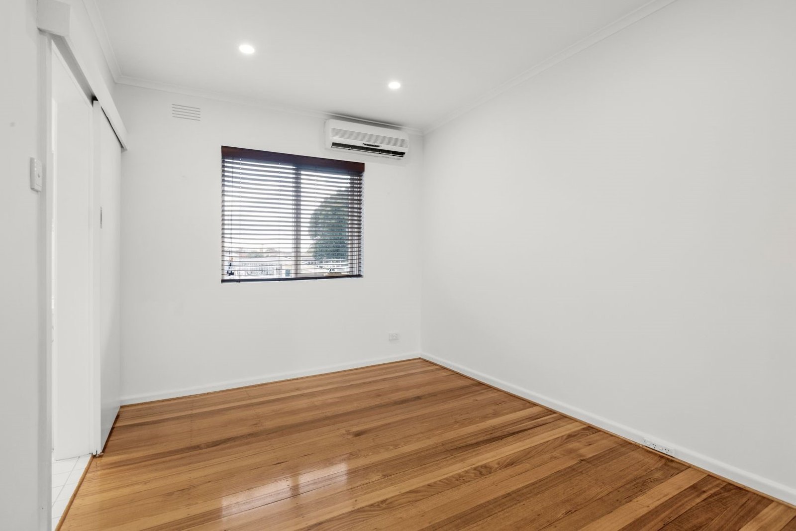 Real Estate and Property in 11/2 Rosedale Avenue, Glen Huntly, VIC