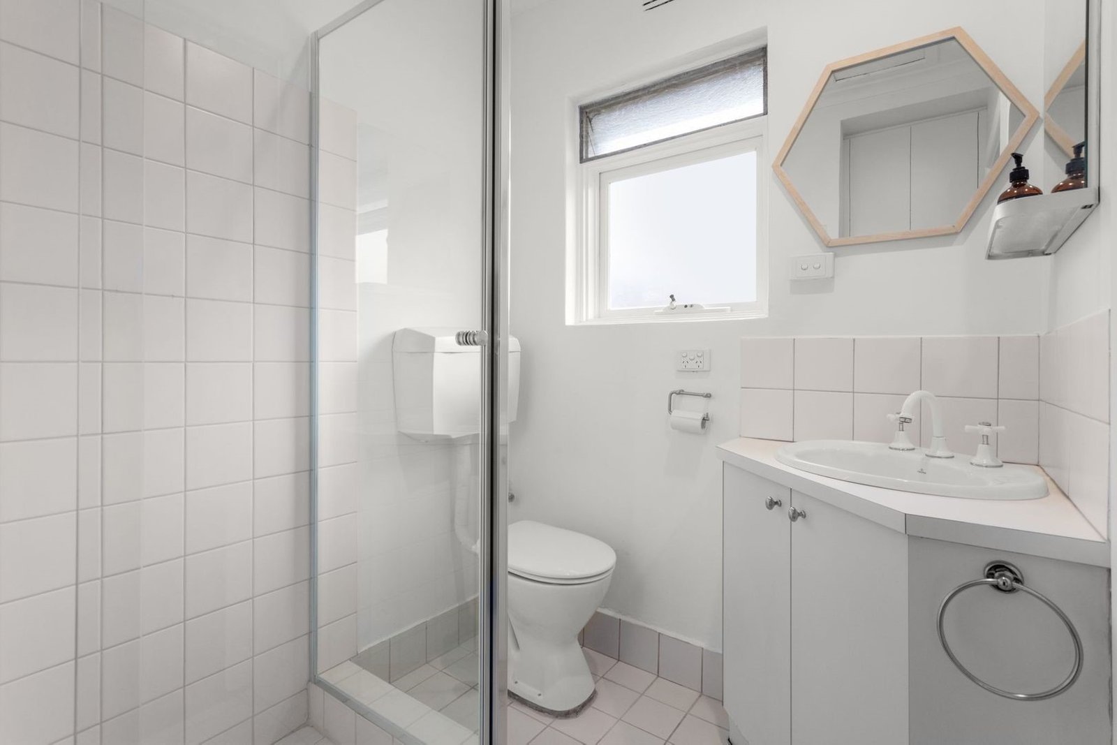 Real Estate and Property in 11/2 Rosedale Avenue, Glen Huntly, VIC