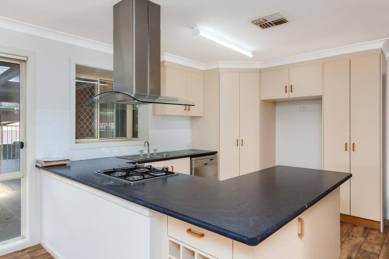 112 Undurra Drive GLENFIELD PARK 2