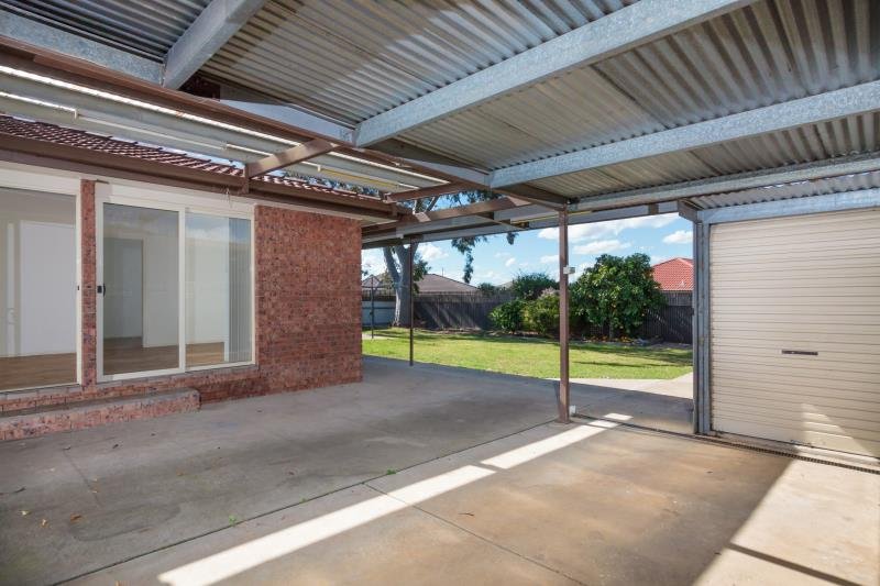 112 Undurra Drive GLENFIELD PARK 3