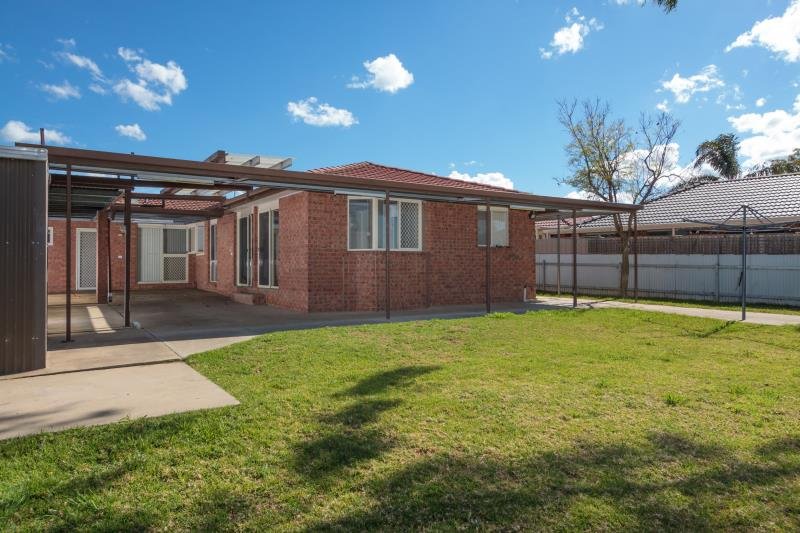 112 Undurra Drive GLENFIELD PARK 4