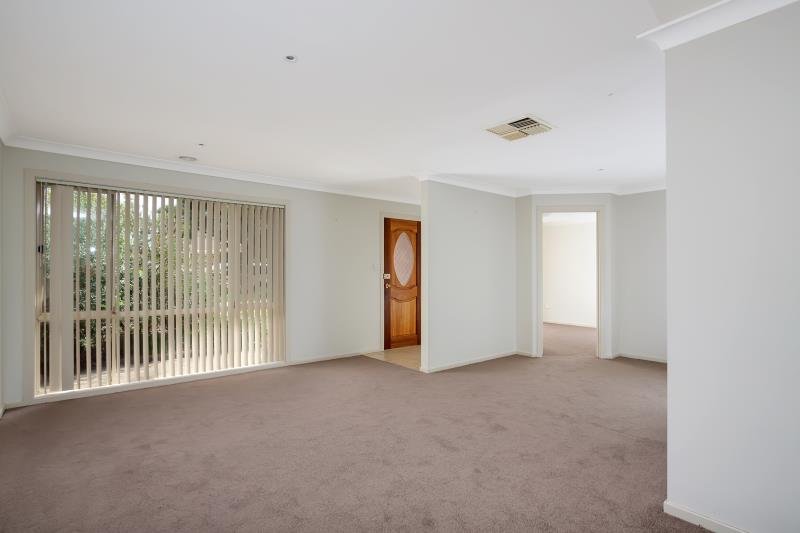 112 Undurra Drive GLENFIELD PARK 5