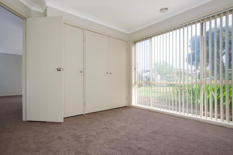 112 Undurra Drive GLENFIELD PARK 6