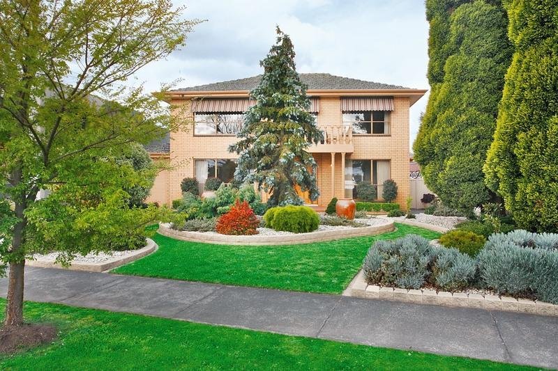 112 Wendouree Parade LAKE WENDOUREE 1