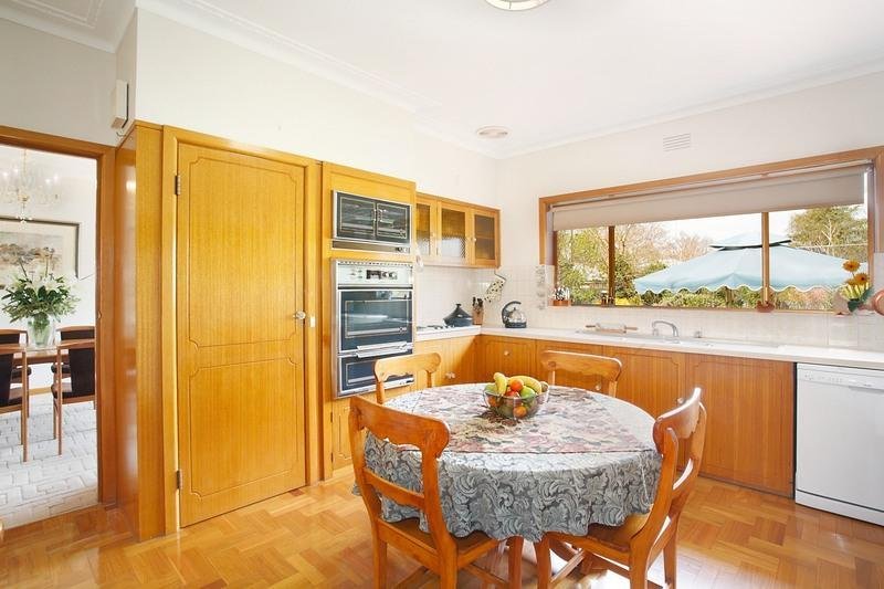 112 Wendouree Parade LAKE WENDOUREE 3