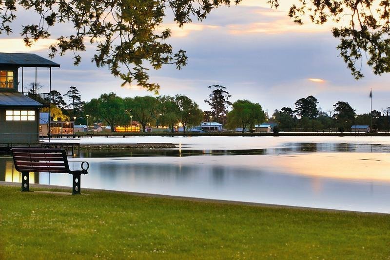 112 Wendouree Parade LAKE WENDOUREE 9