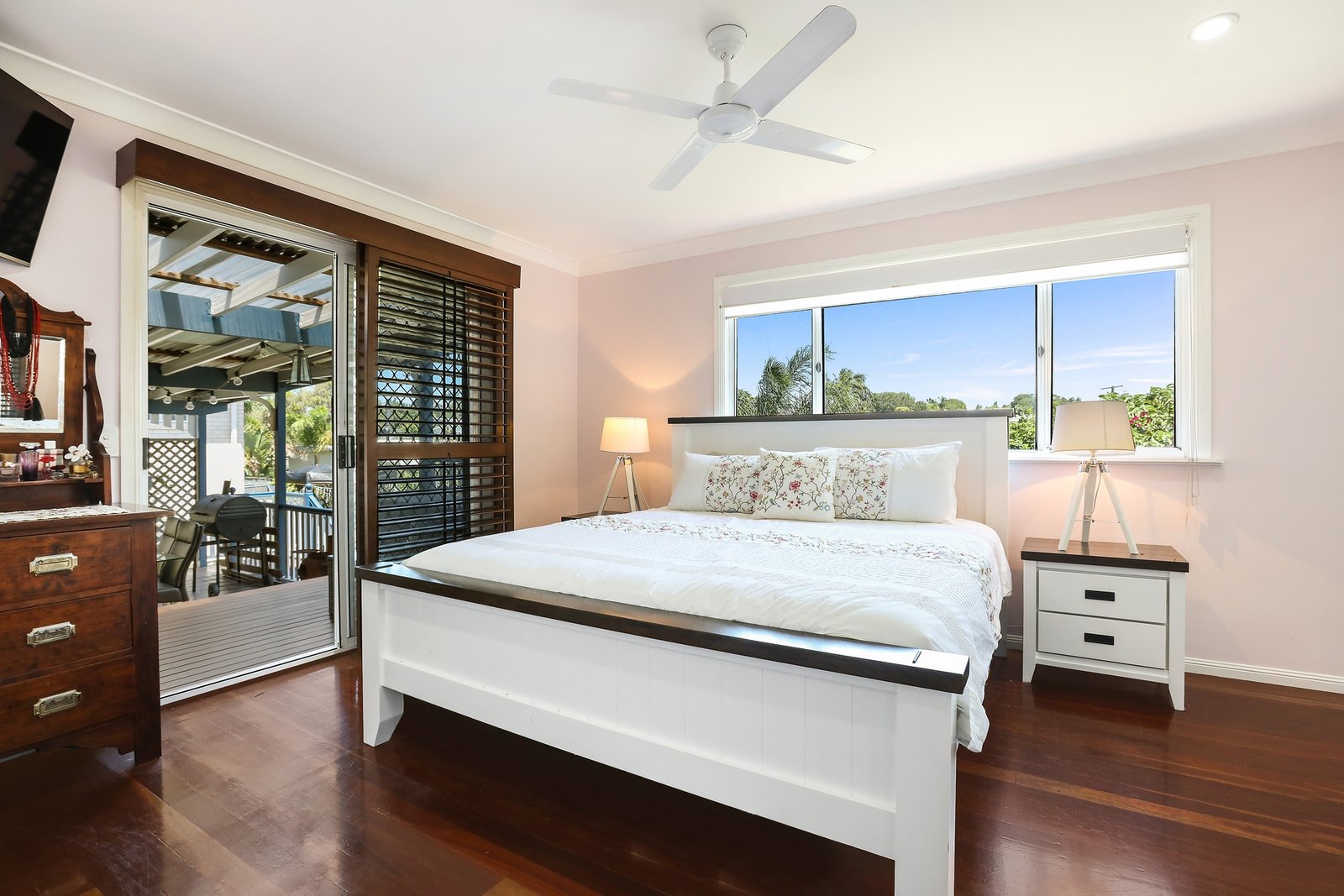 112 Whiting Street LABRADOR 13