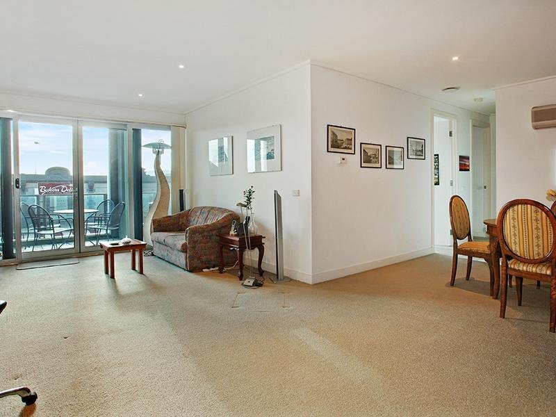 Gallery: 11/200 Bay Street