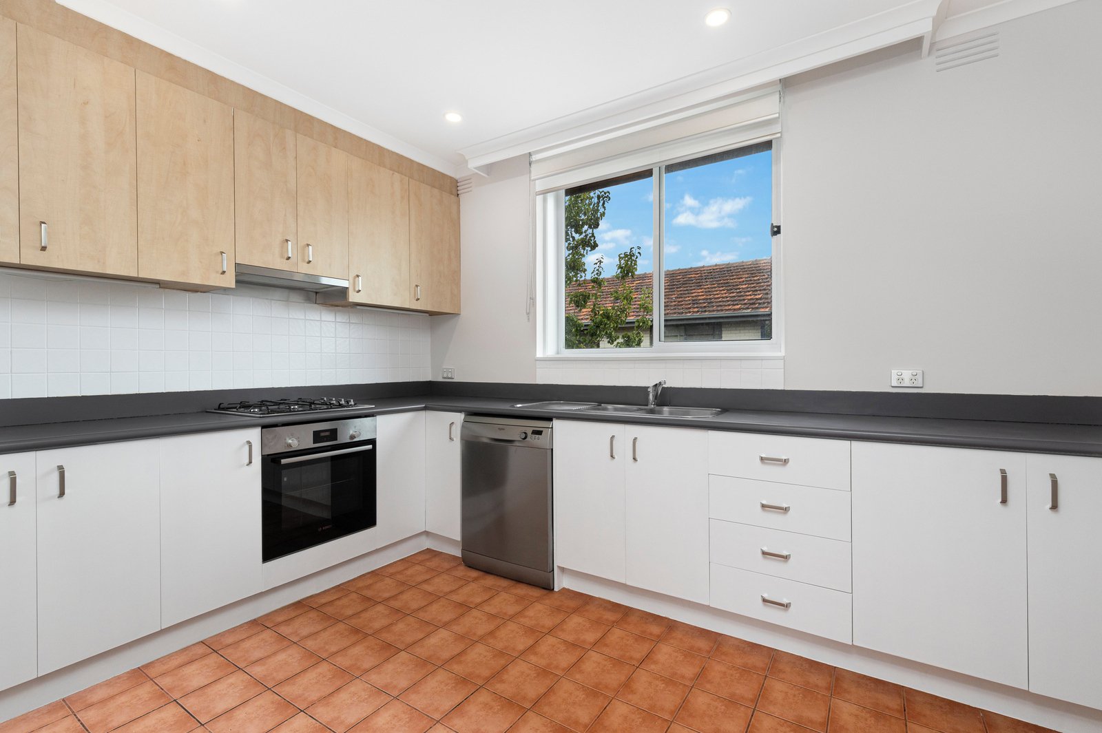 Gallery: 11/209 Hotham Street