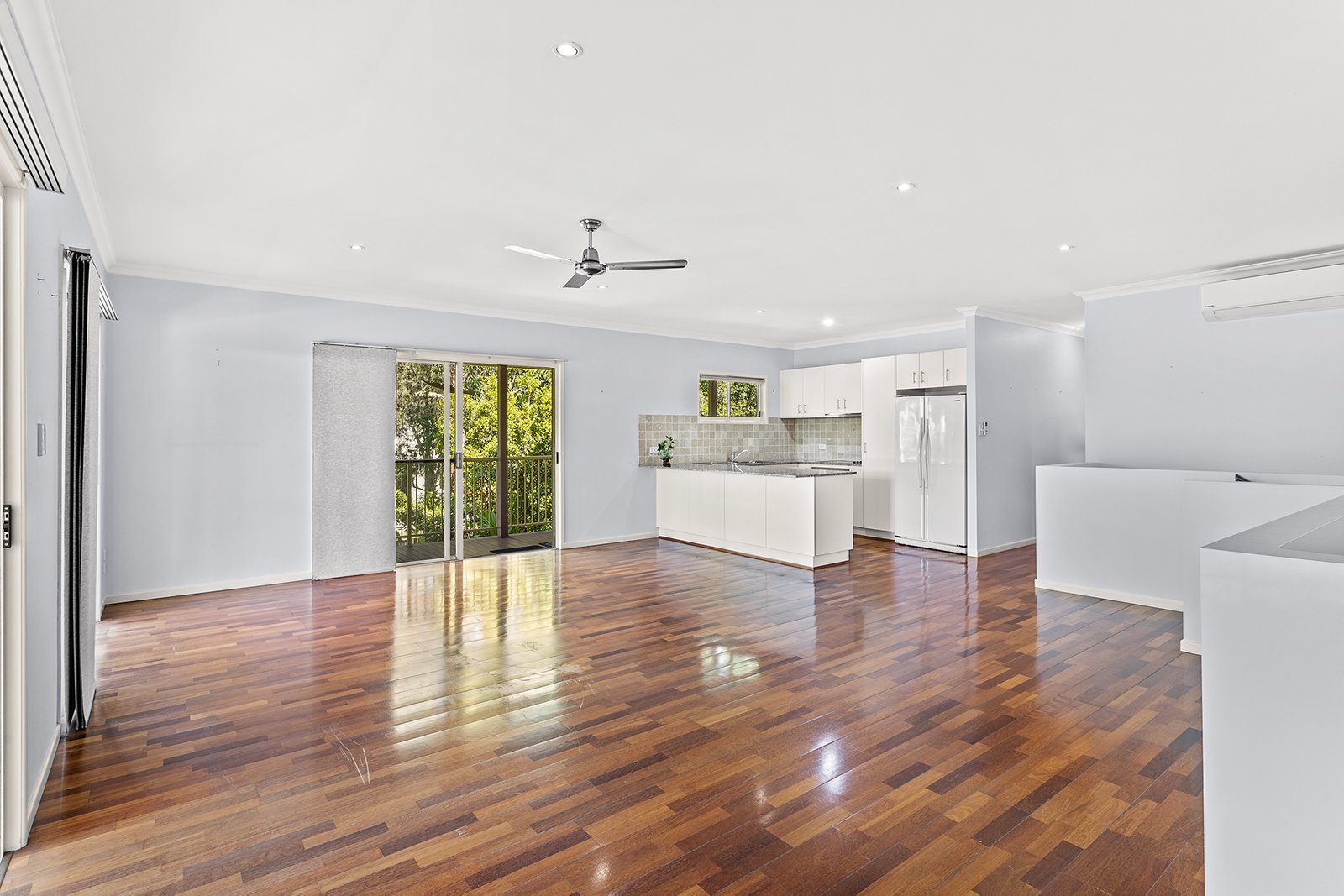 11/21 Shute Harbour Road CANNONVALE 2