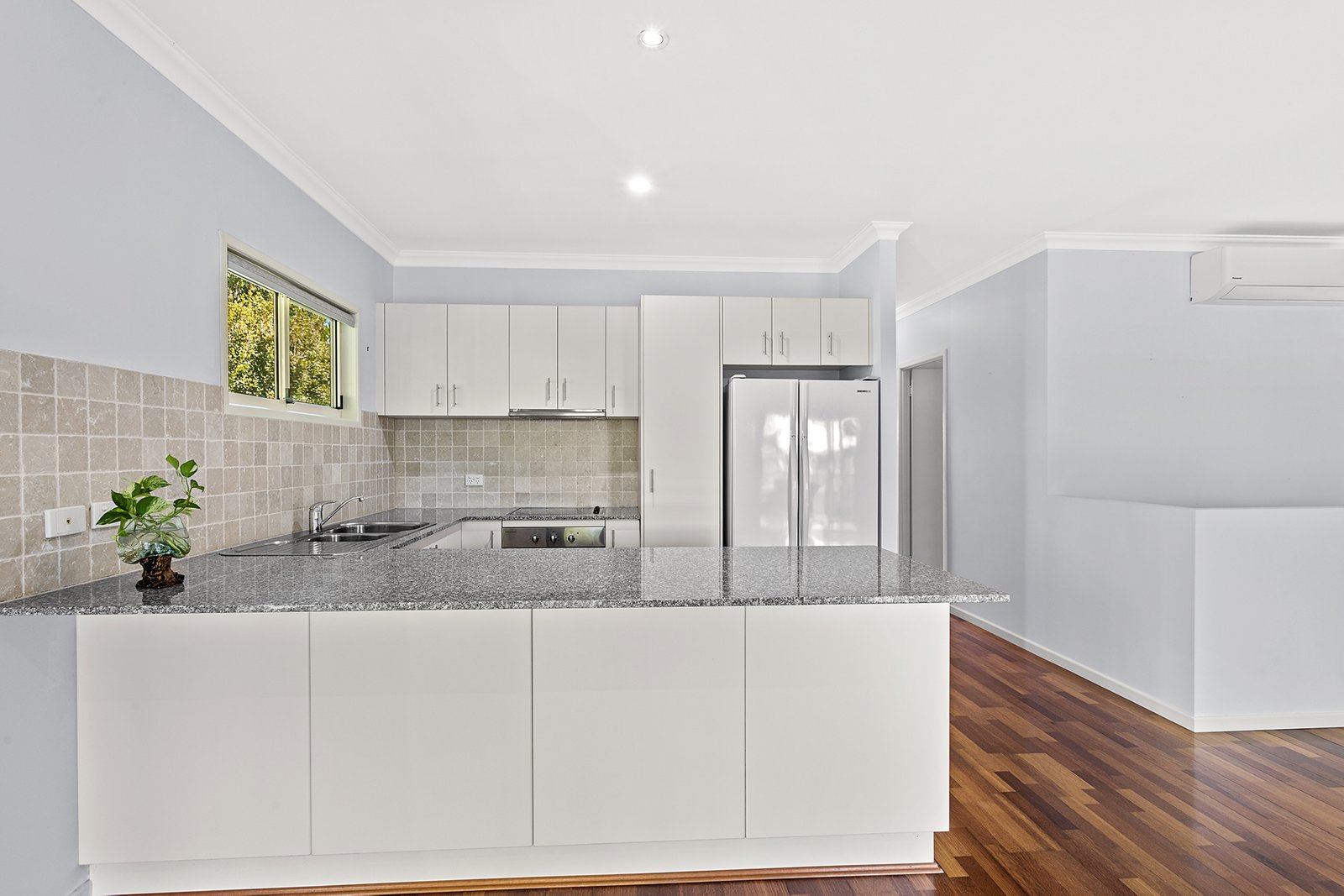 11/21 Shute Harbour Road CANNONVALE 5