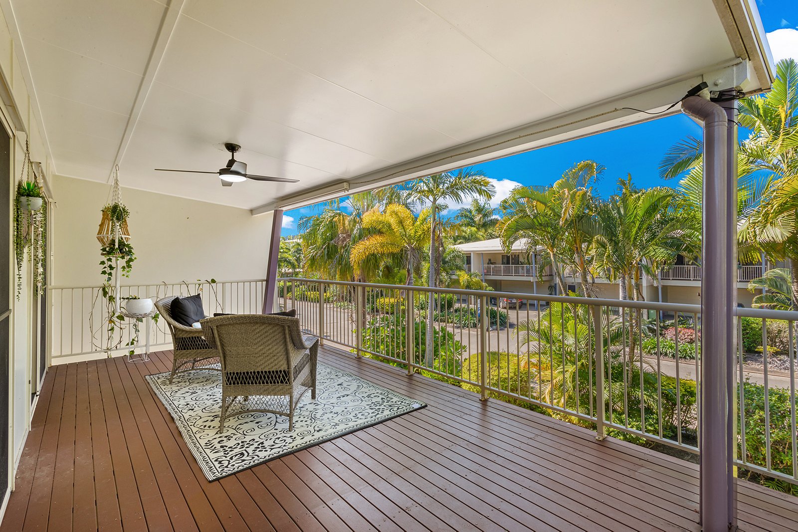 11/21 Shute Harbour Road CANNONVALE 8