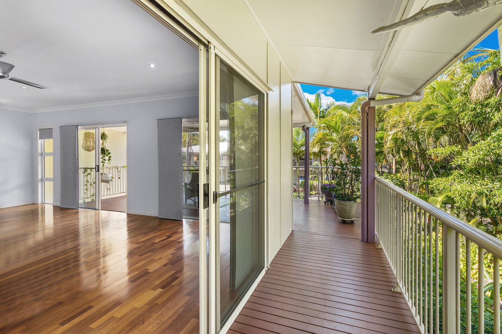 11/21 Shute Harbour Road CANNONVALE 9