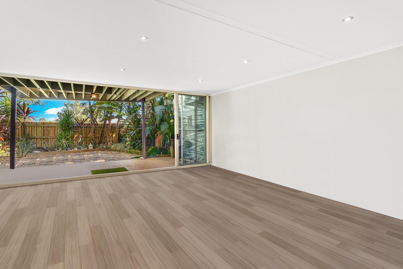 11/21 Shute Harbour Road CANNONVALE 18