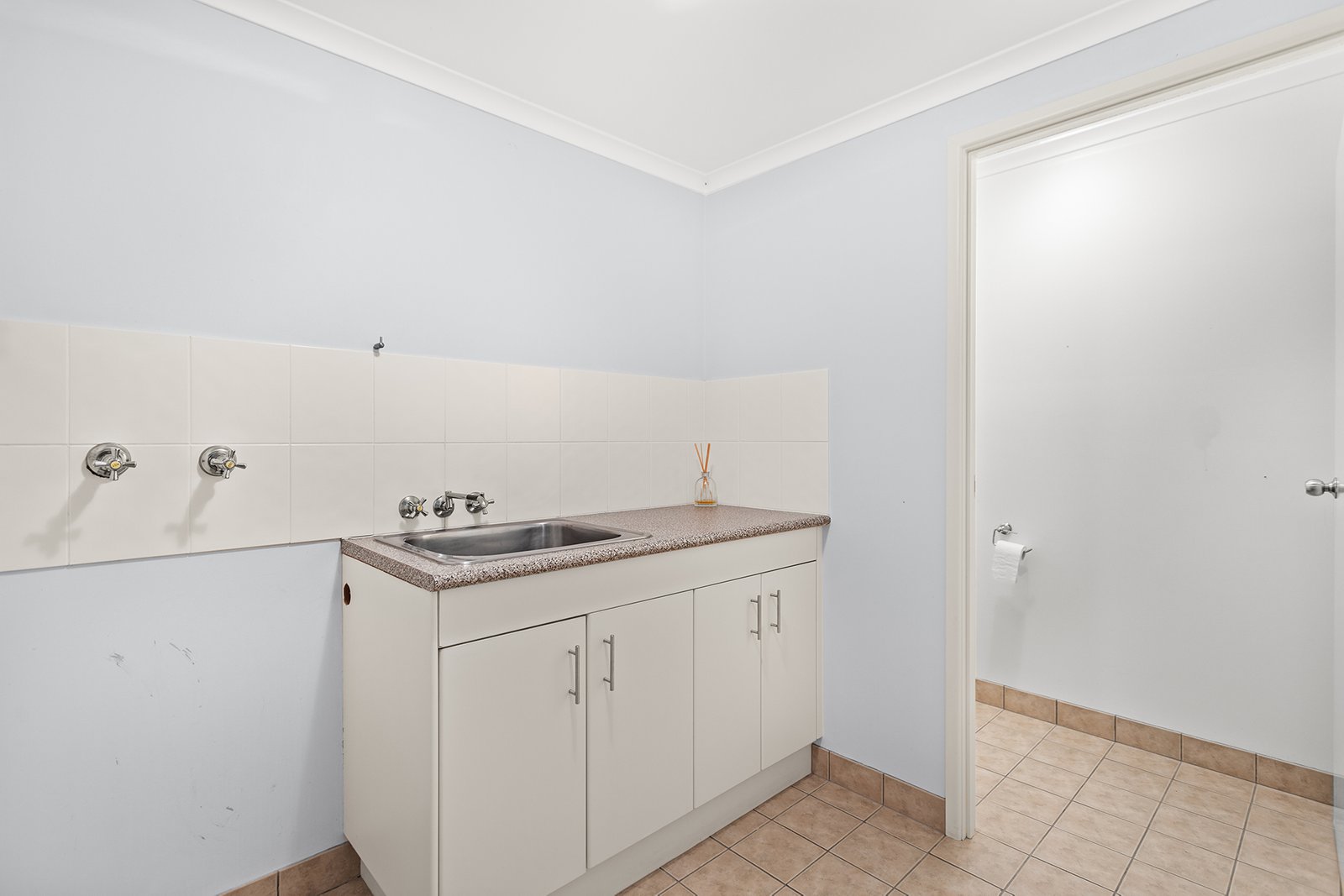 11/21 Shute Harbour Road CANNONVALE 21