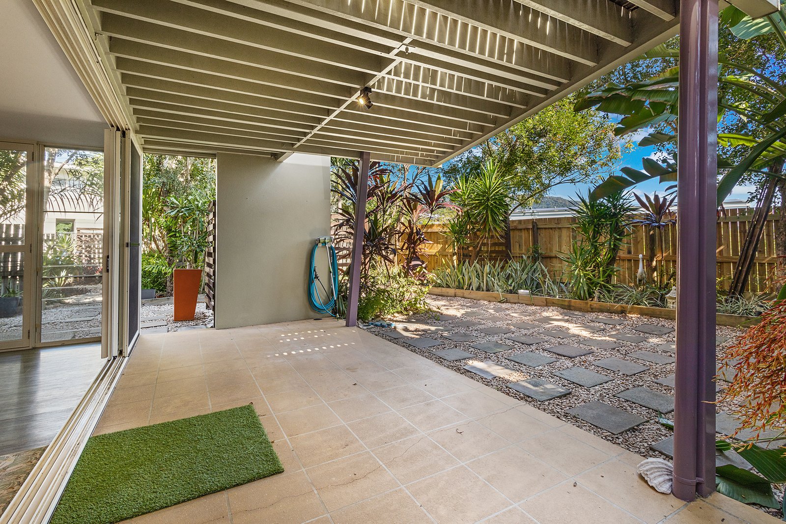 11/21 Shute Harbour Road CANNONVALE 22