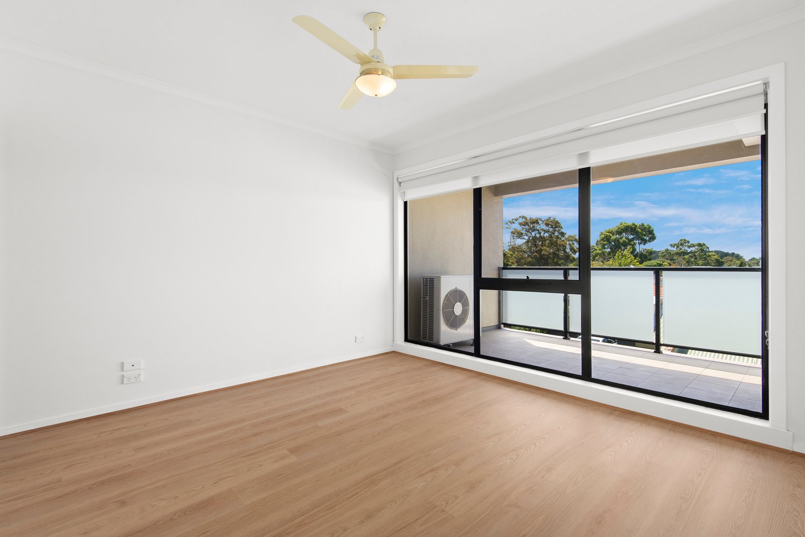 112/1042 Doncaster Road, Doncaster East, 3109