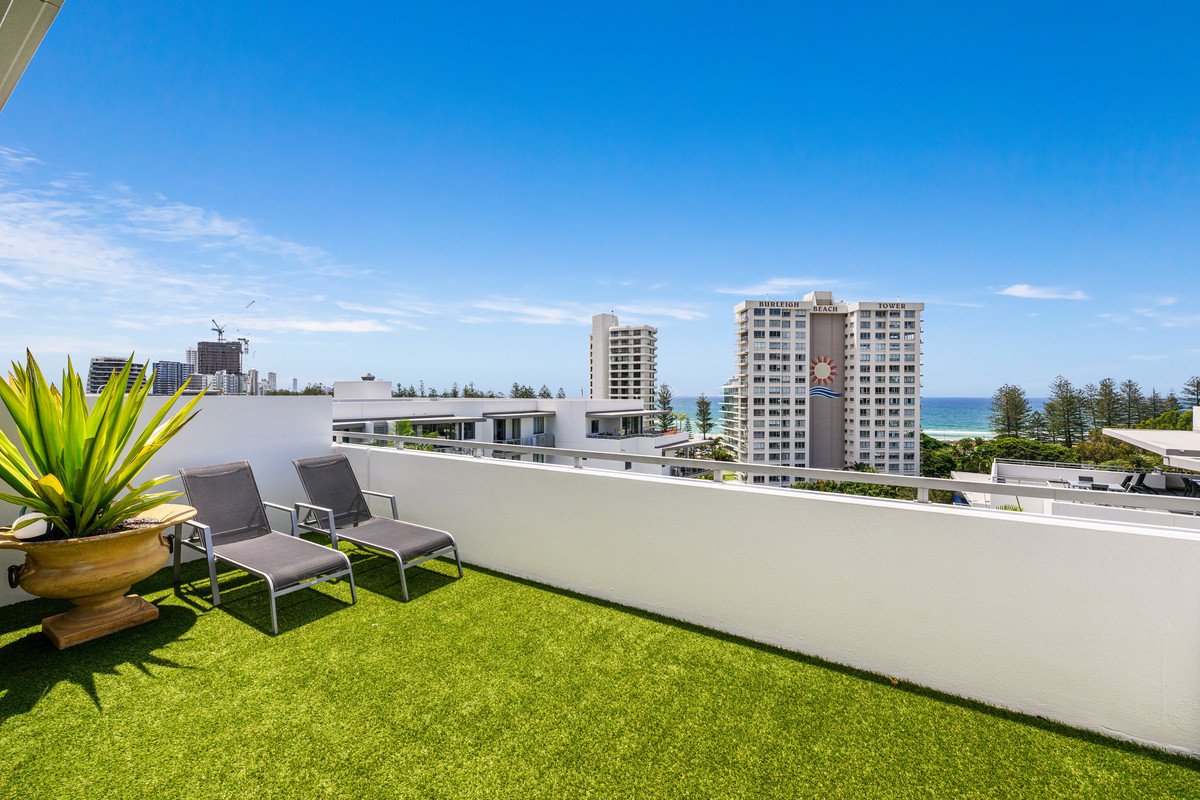 1121/1 Ocean Street Burleigh Heads 2
